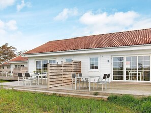 House | Outdoor dining - 4 Star Holiday Home in Laeso (Læsø)