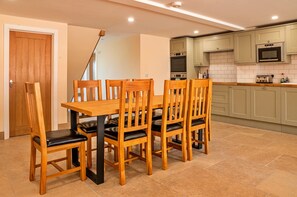 Cottage | Dining