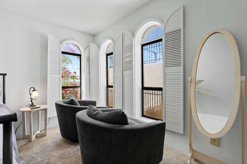 Private Foothills Suite | South Wing Retreat