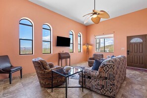 Una televisión, una oficina