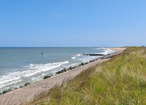 Bell Tent Retreat in Norfolk Countryside
