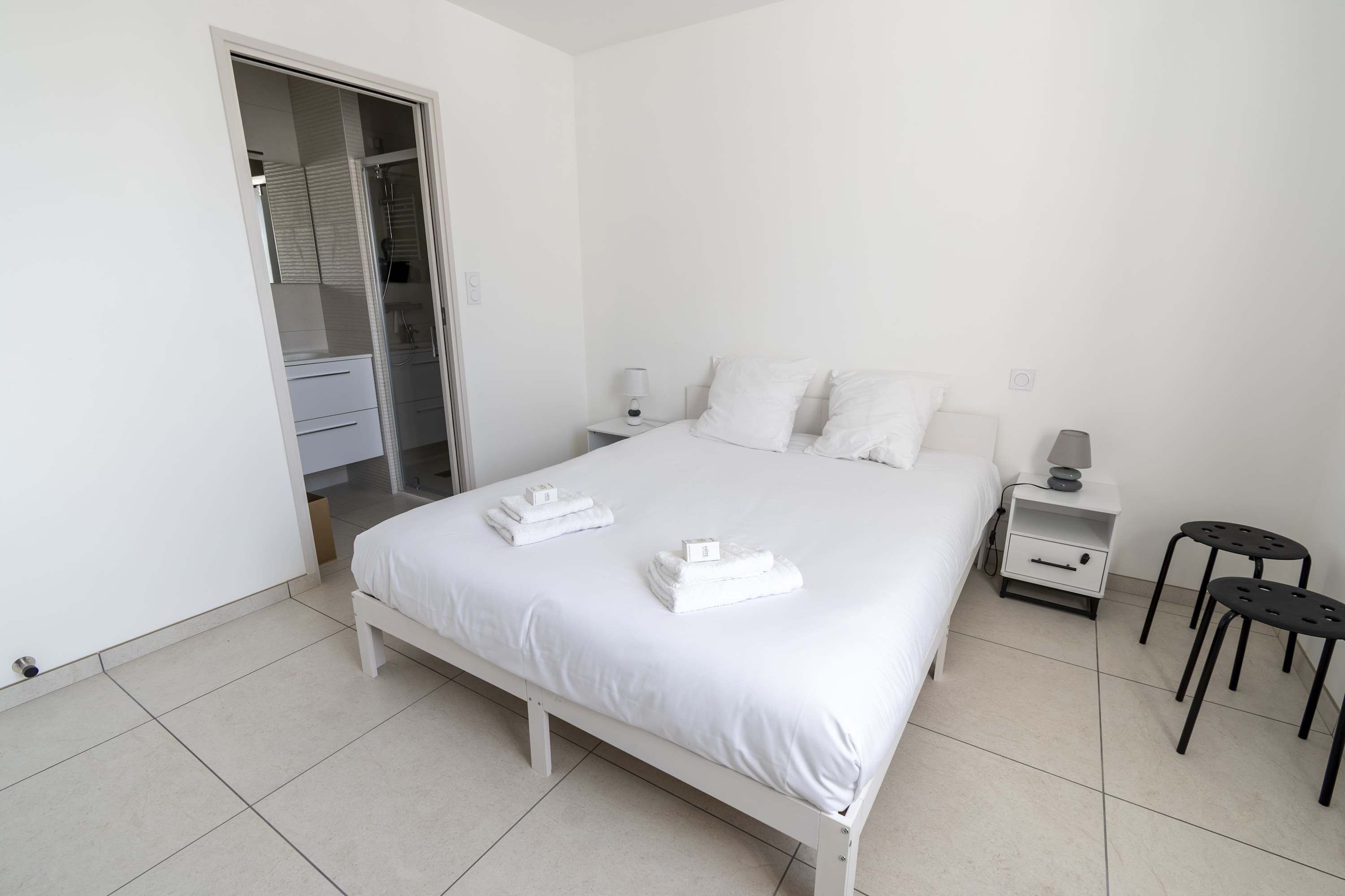 2 dormitoris, escriptori, planxa i posts de planxar i wifi 