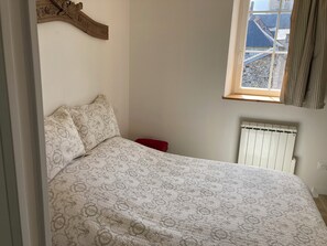 2 bedrooms, bed sheets