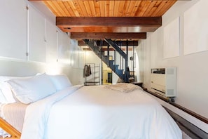 3 habitaciones, escritorio, tabla de planchar con plancha y wifi