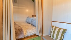 House | 1 bedroom - Shepherd's Hut in Devon by Scenic Lake (Beaworthy)