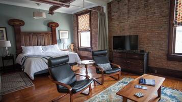 Iron/ironing board, travel crib, free WiFi, bed sheets