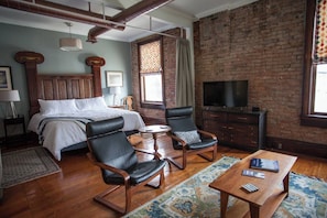 Iron/ironing board, travel crib, free WiFi, bed sheets