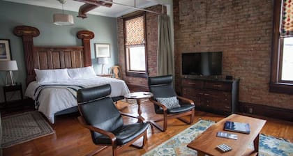 Heaven: Hip Downtown Livingston Loft