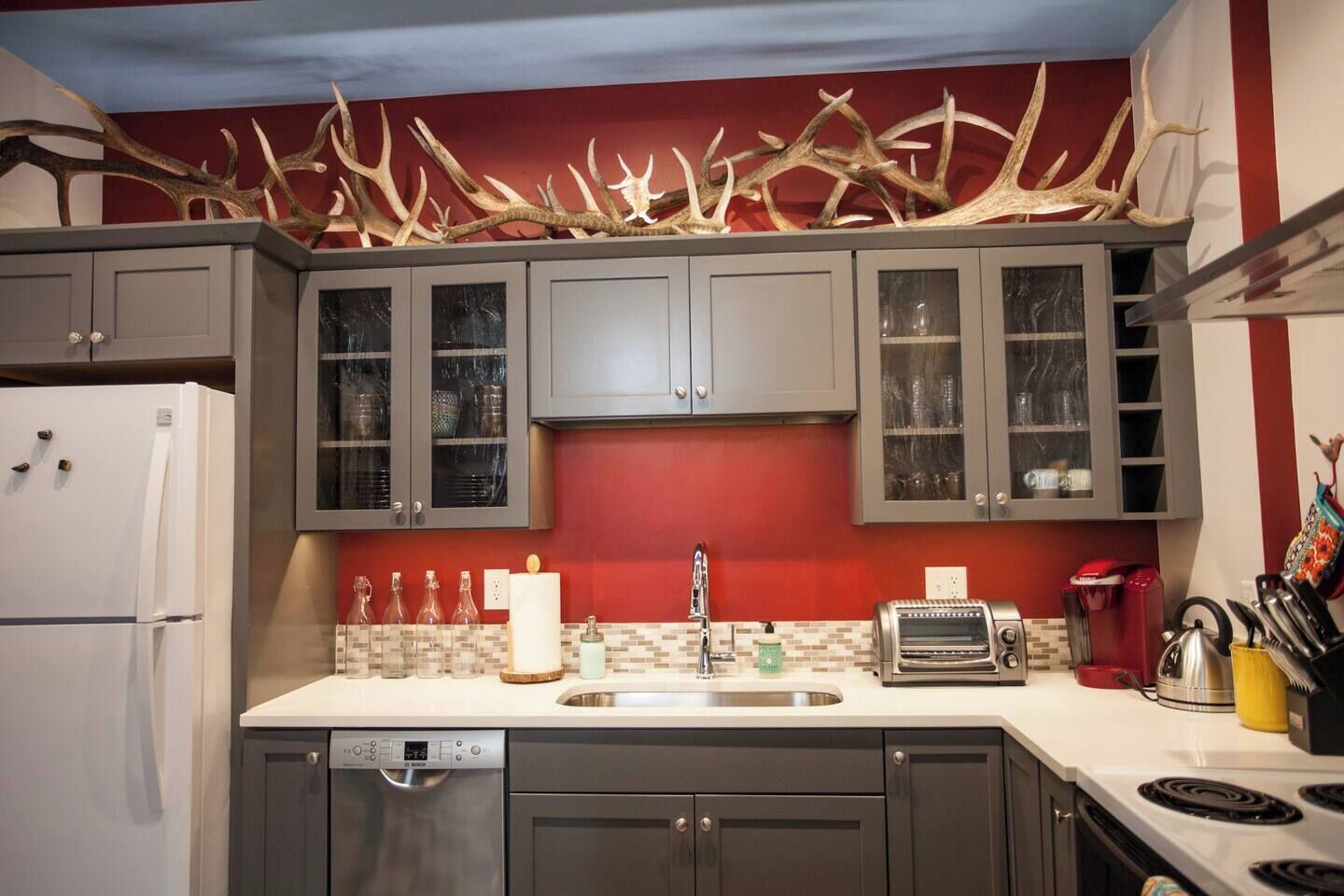 Fridge, oven, stovetop, dishwasher