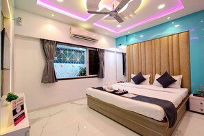 3 bedrooms, desk, iron/ironing board, WiFi