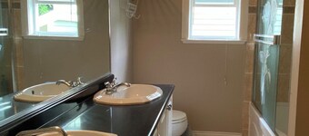 Quiet Guest Suite Near the White Rock Resort