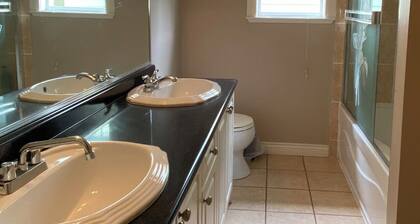 Quiet Guest Suite Near the White Rock Resort