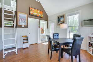 Cottage (2 Bedrooms) | Interior