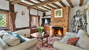 Cottage | Living room - Characterful Cottage With hot Tub, No Deposit (Crawley)