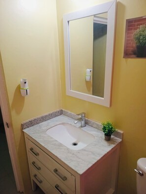 Shower, hair dryer, towels, soap - De Jean vacation home in superb Ocho Rios with AC, WiFi (Ocho Rios)