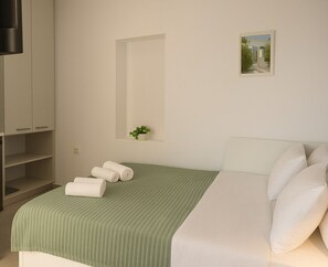 1 bedroom, WiFi, bed sheets