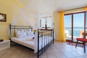 1 Schlafzimmer, Schreibtisch, Bügeleisen/Bügelbrett, Reisekinderbett