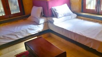 3 bedrooms, bed sheets