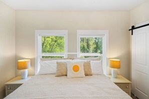 4 Schlafzimmer, Schreibtisch, Bügeleisen/Bügelbrett, Reisekinderbett