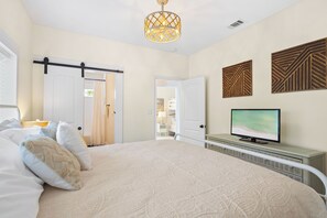 4 bedrooms, desk, iron/ironing board, travel crib