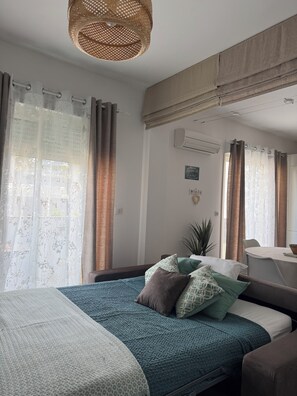 1 bedroom, iron/ironing board, travel crib, WiFi