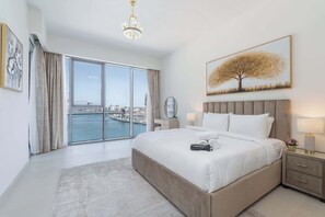 3 bedrooms, desk, iron/ironing board, WiFi - StayShort - Waterfront Living with a Spacious Layout Sleeps 5 (Al Wasl)