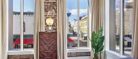 31 bedrooms, desk, iron/ironing board, travel cot