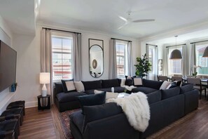 Unclassified image, 5 of 45, button - Modern Units With Heated Pool (New Orleans)