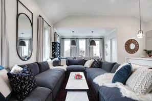 Unclassified image, 3 of 45, button - Modern Units With Heated Pool (New Orleans)