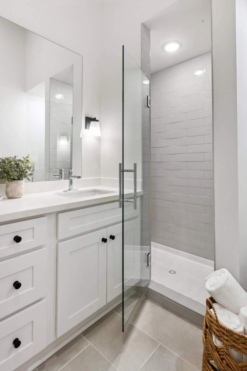 Shower, hair dryer, towels, shampoo
