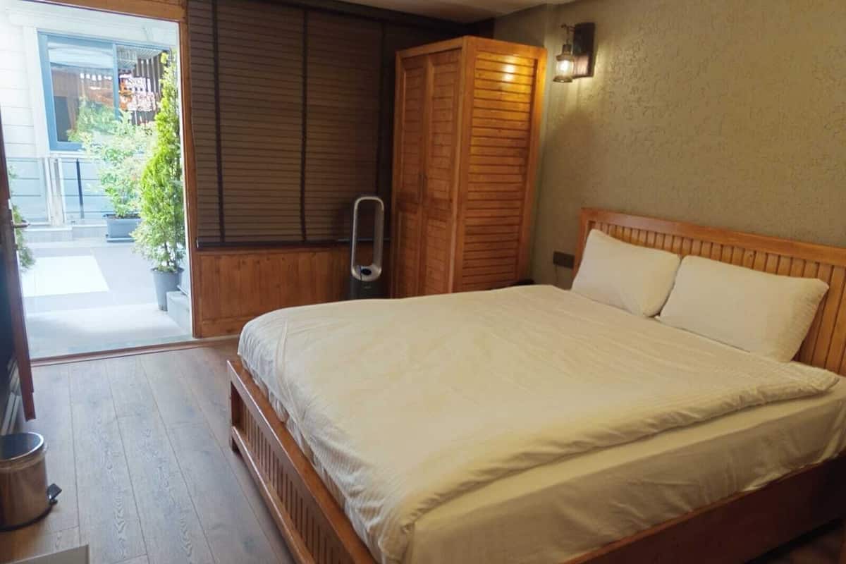 Basic Double Room, 1 King Bed, Garden Area