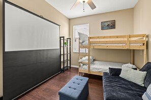 3 bedrooms, desk, iron/ironing board, WiFi