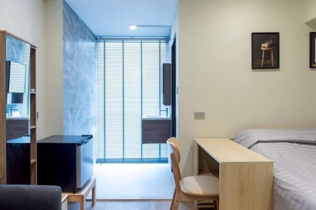 Desk, free WiFi, bed sheets