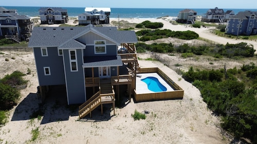 BRAND NEW home! 3 night minimum stay, 4x4 beach! Lovely views, pets