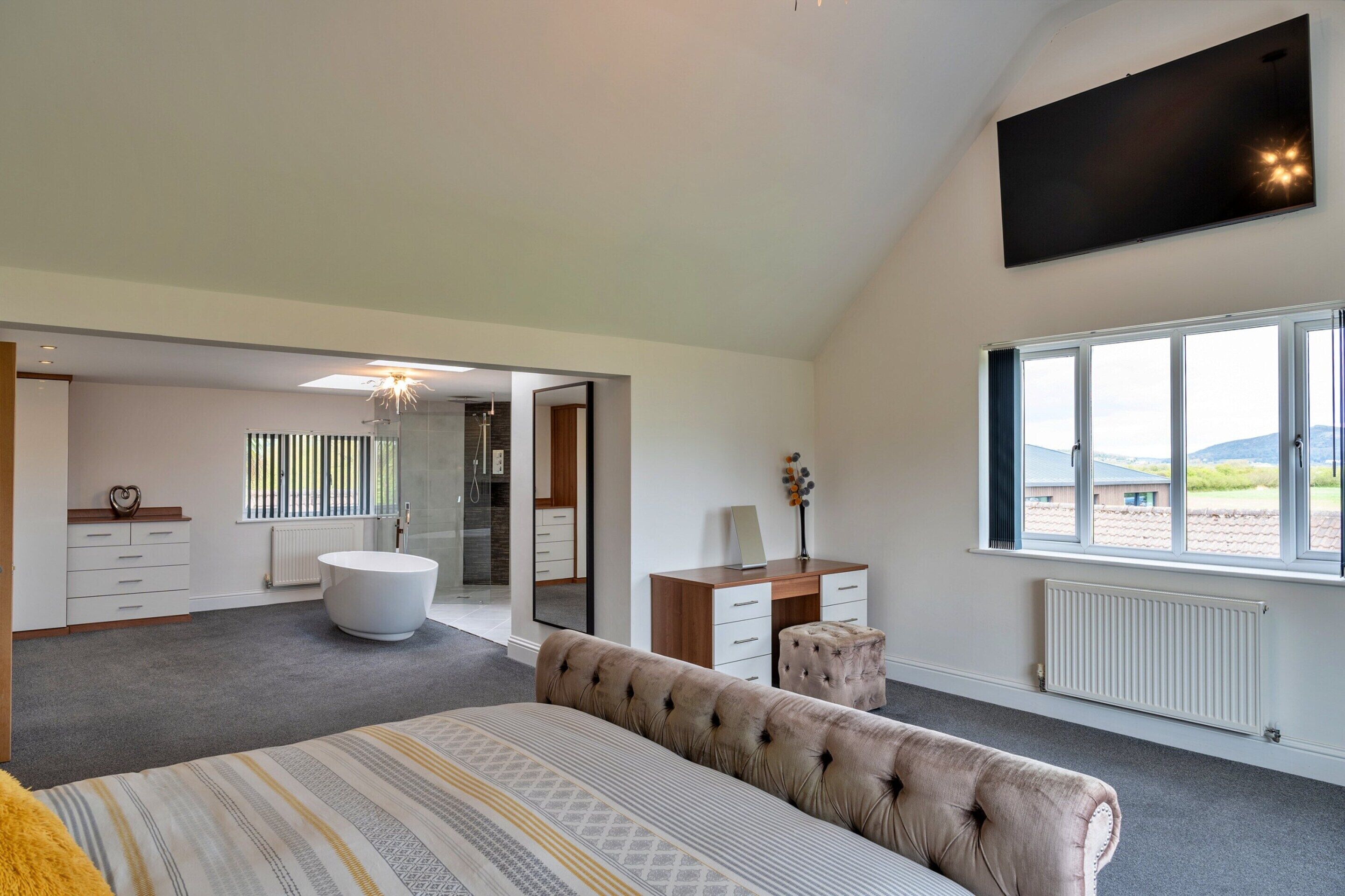 6 bedrooms, iron/ironing board