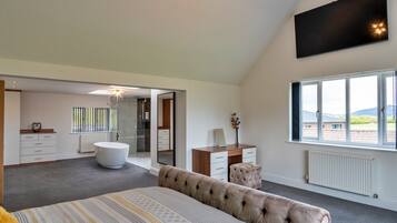 6 bedrooms, iron/ironing board