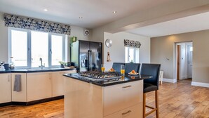 House | Private kitchen - Holiday Home in Weston-super-mare, No Deposit (Weston-super-Mare)