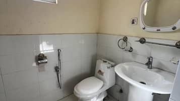 Deluxe Double Room, Mountain View | Bathroom