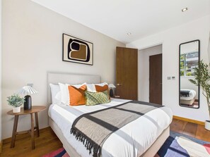 2 bedrooms, desk, iron/ironing board, travel cot
