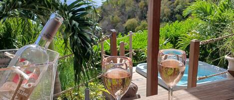 مغطس سبا خارجي