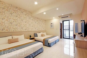 Family Quadruple Room, Balcony | Desk, laptop workspace, free WiFi - Shihai B&B (Fangliao)