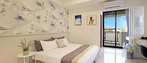 Deluxe Double Room, 1 Queen Bed, Balcony, Partial Ocean View | Desk, laptop workspace, free WiFi