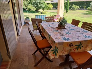 Outdoor dining