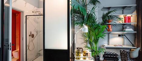 Quarto casal luxo, sacada, vista para a cidade | Roupas de cama de algodão egípcio, roupas de cama premium