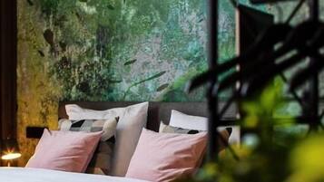 Habitación doble Deluxe, balcón, vista a la ciudad | Sábanas de algodón egipcio y ropa de cama de alta calidad