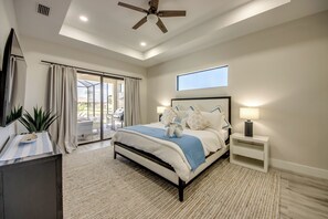 3 dormitorios, tabla de planchar con plancha, cuna de viaje