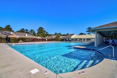 Fairway View: 2 BR, 2 BA Condominium in Leland, Sleeps 6