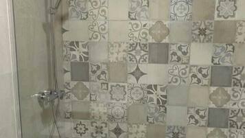 Family House, Patio, City View | Bathroom | Free toiletries, towels, soap, shampoo