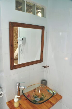Shower, hair dryer, towels, shampoo