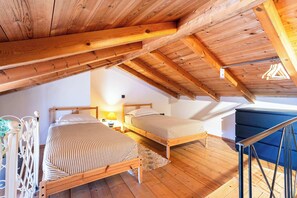 2 quartos, ferros/tábuas de passar roupa, Wi-Fi, roupa de cama